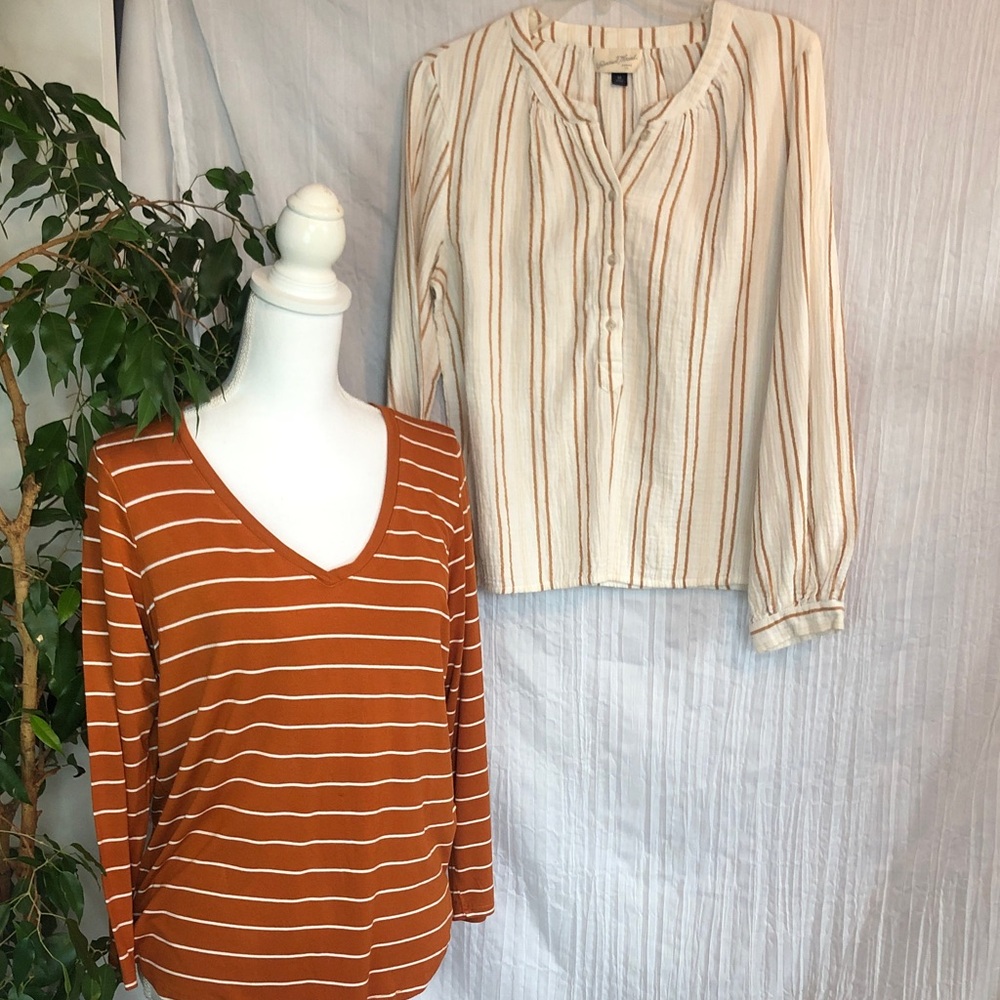 OLD NAVY & UNIVERSAL THREAD size M lot of 2 tops rust & white striped causal